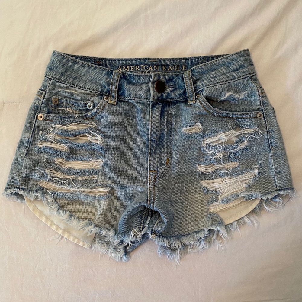 American Eagle • High rise festival shorts